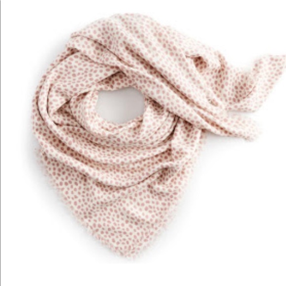 LC Lauren Conrad Accessories - 🌻Lauren Conrad scarf🌻
